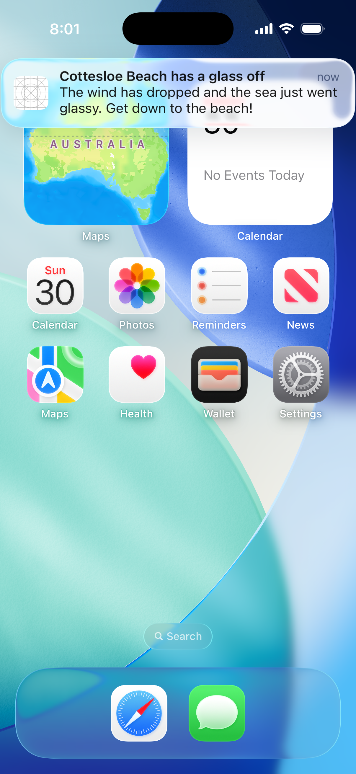 A SeaChange push notification on the iPhone home screen: Cottesloe Beach has a glass off, the wind has dropped and the sea just went glassy